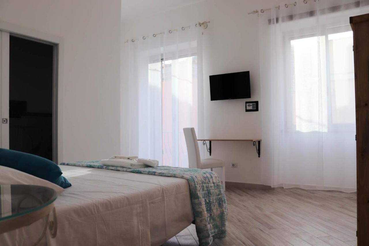 Clelia'S Boutique Rooms & Suites La Maddalena  Kültér fotó