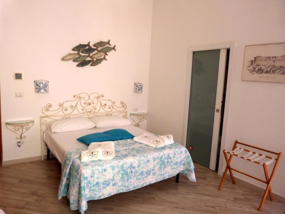 Clelia'S Boutique Rooms & Suites La Maddalena  Kültér fotó