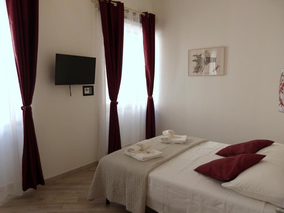 Clelia'S Boutique Rooms & Suites La Maddalena  Kültér fotó