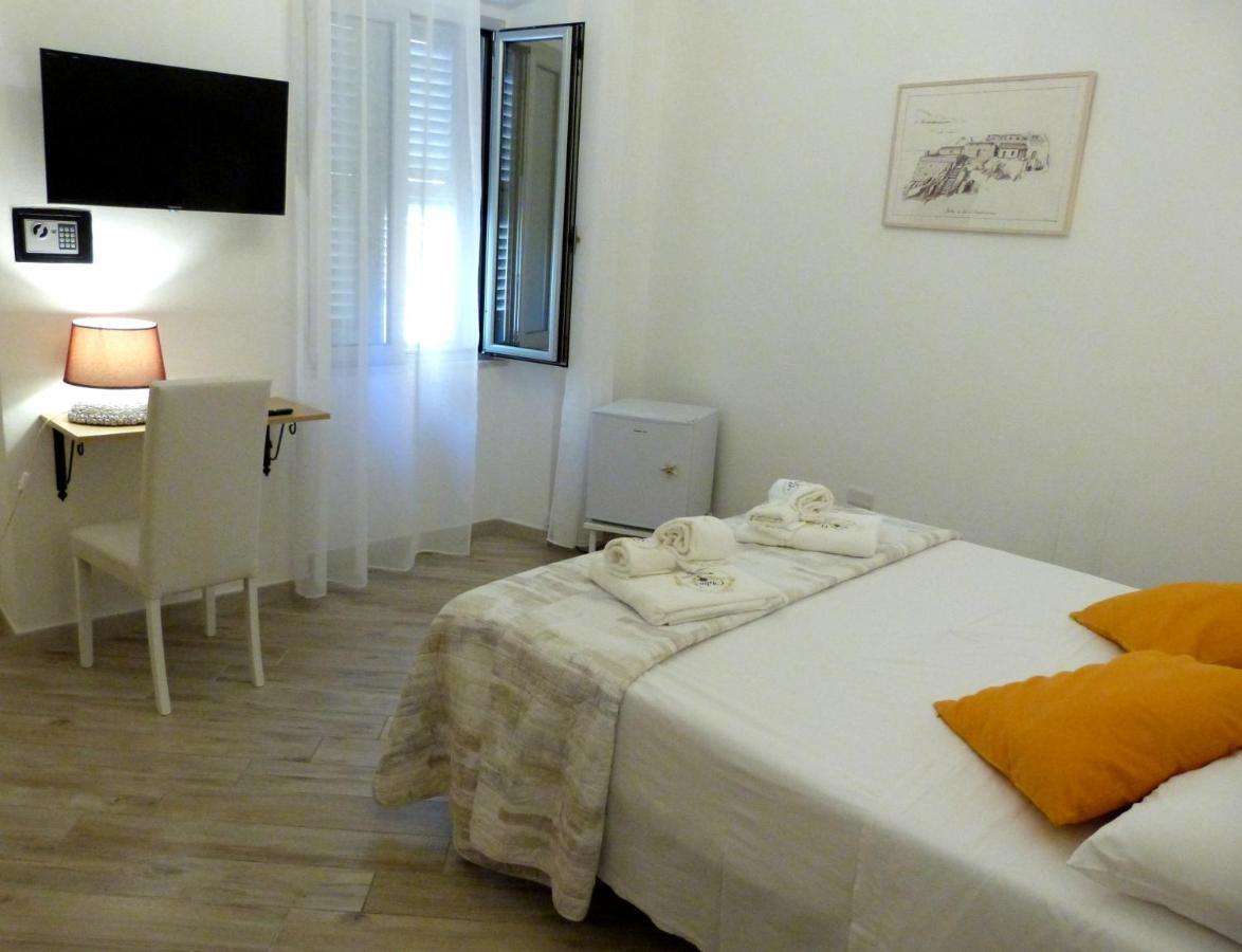 Clelia'S Boutique Rooms & Suites La Maddalena  Kültér fotó
